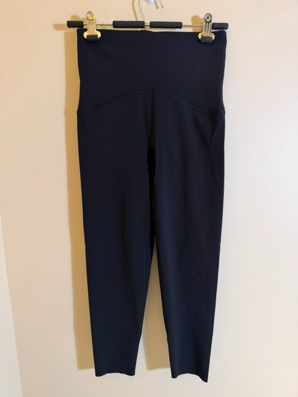 Spanxshape High-waisted Booty Boost Crop Workout Leggings Black Medium - Picture 3 of 10